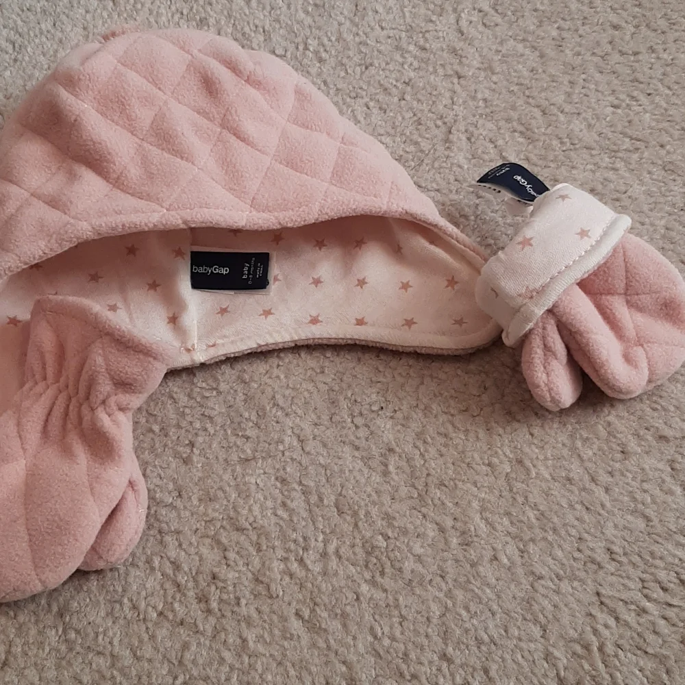 baby Gap 0-6 mo winter hat and mittens